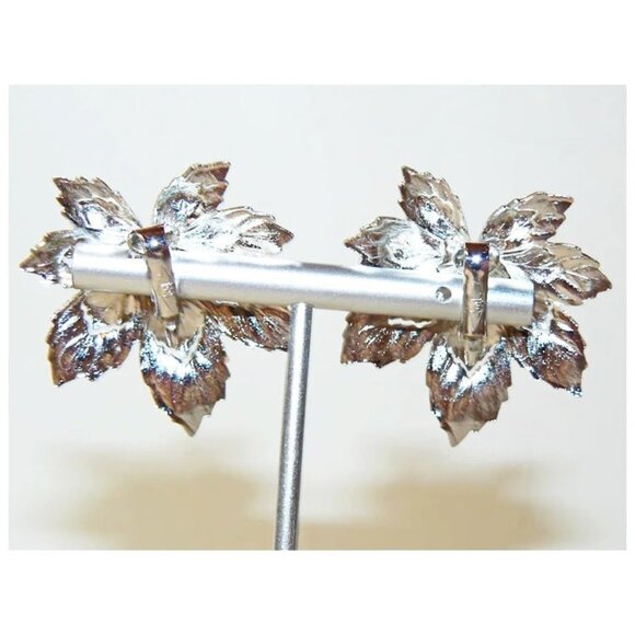 SILVERY MAPLE Leaf Vintage 1958 Clip On Earrings - Picture 8 of 9